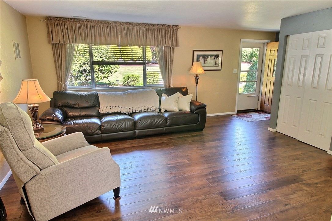 20241 Southeast 152nd Street Renton, WA 98059 - Photo 5 of 30 Gallery Image 5