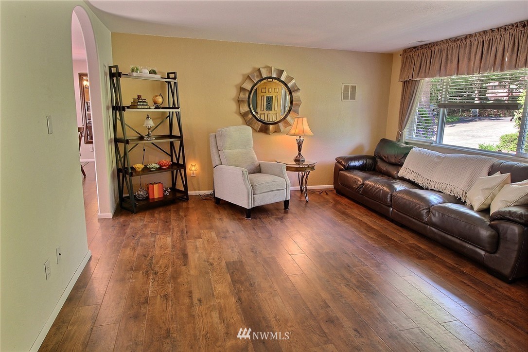 20241 Southeast 152nd Street Renton, WA 98059 - Photo 7 of 30 Gallery Image 7