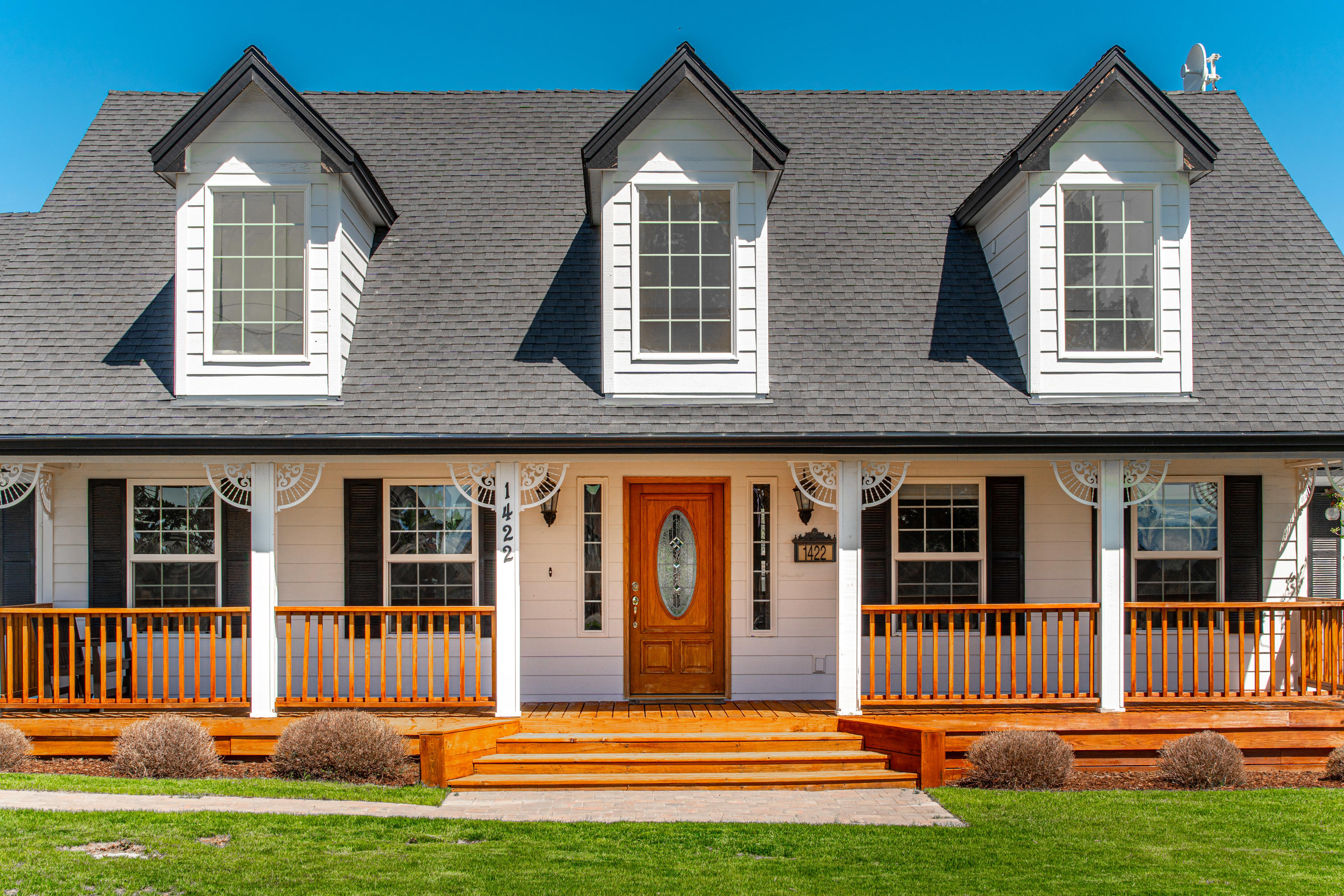 1422 Southwest Bent Loop Powell Butte, OR 97753 - Photo 4 of 47 1422BentLp_Exterior-Front5