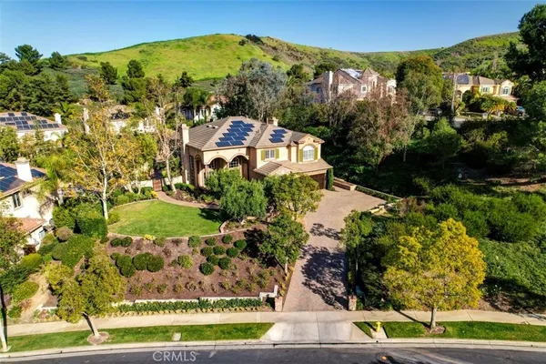 a house view with a outdoor space
