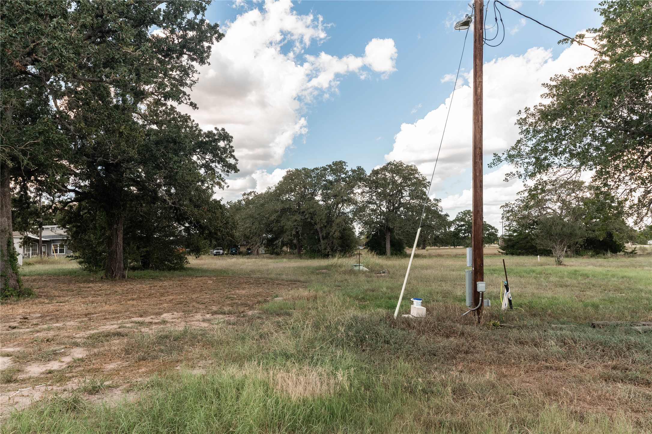 113 Hannah Road, Unit A Smithville, TX 78957 - Photo 9 of 11 a backyard of a house with lots of green space