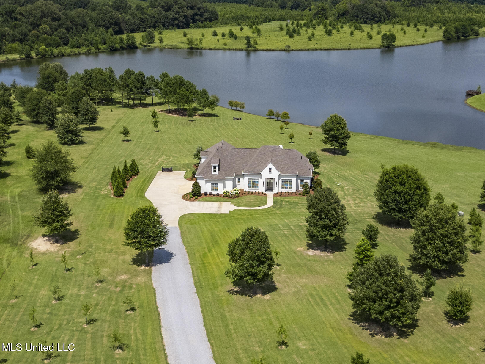 114 Fallen Oak Road Madison, MS 39110 - Photo 42 of 52 114 Fallen Oak drone-14