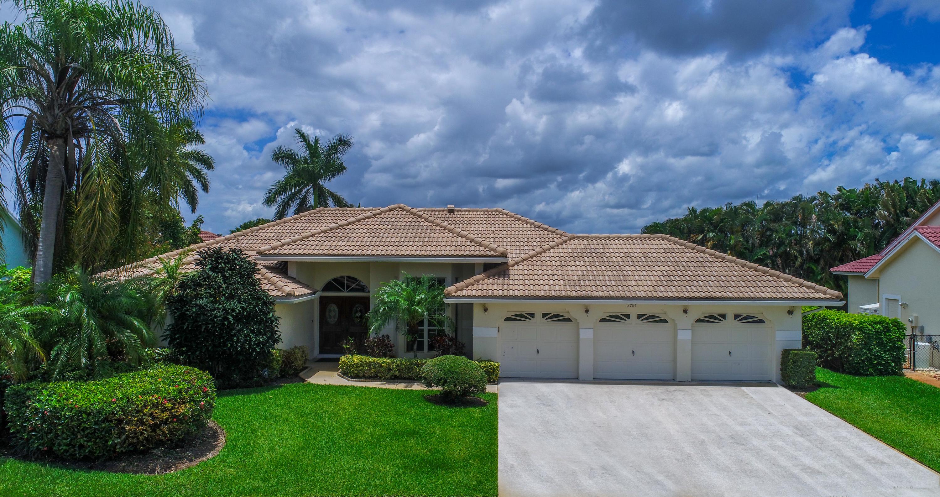 12785 Kingsway Road Wellington, FL 33414 - Photo 25 of 28 Front of House