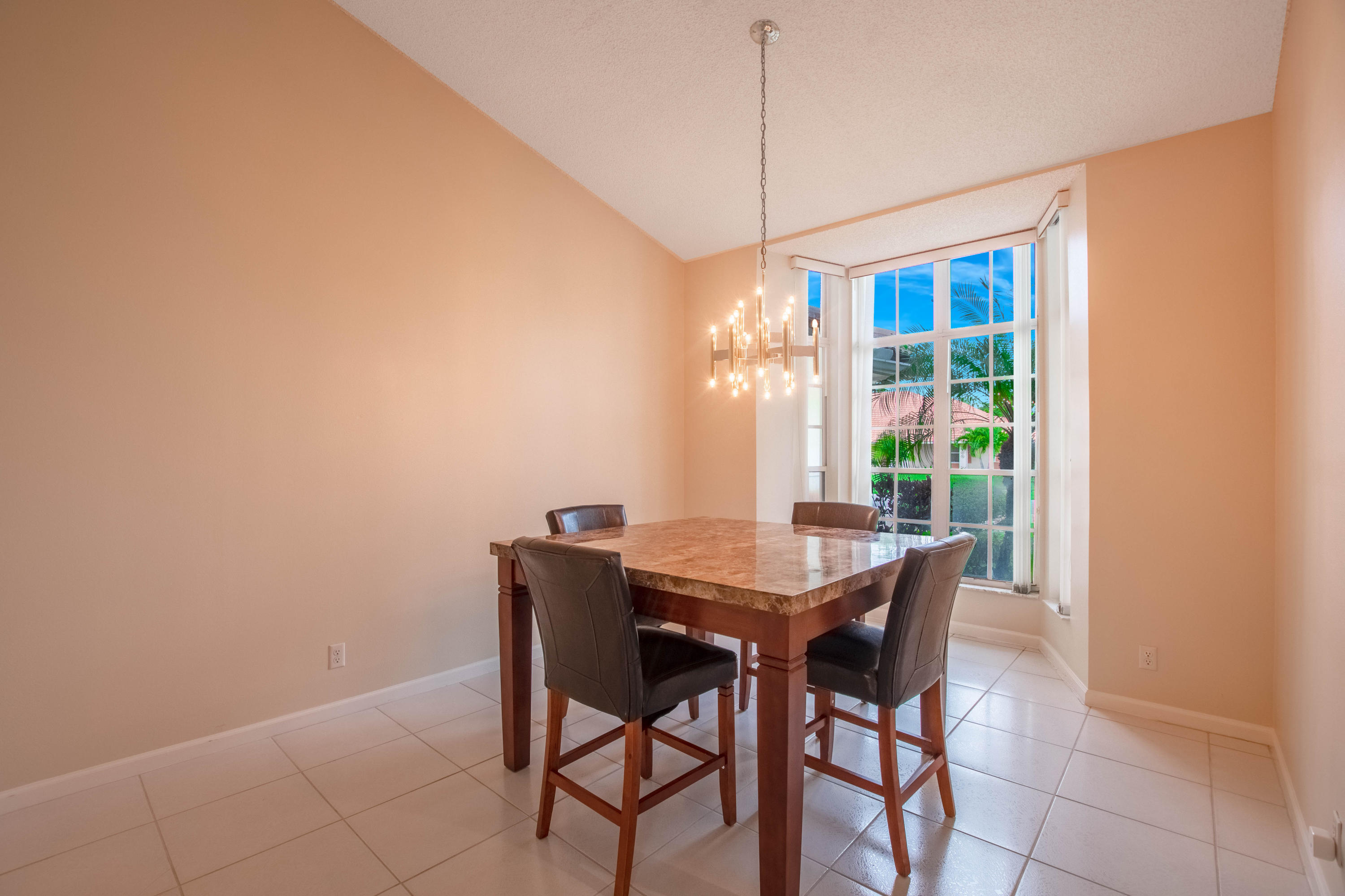 12785 Kingsway Road Wellington, FL 33414 - Photo 6 of 28 Side Dining Area