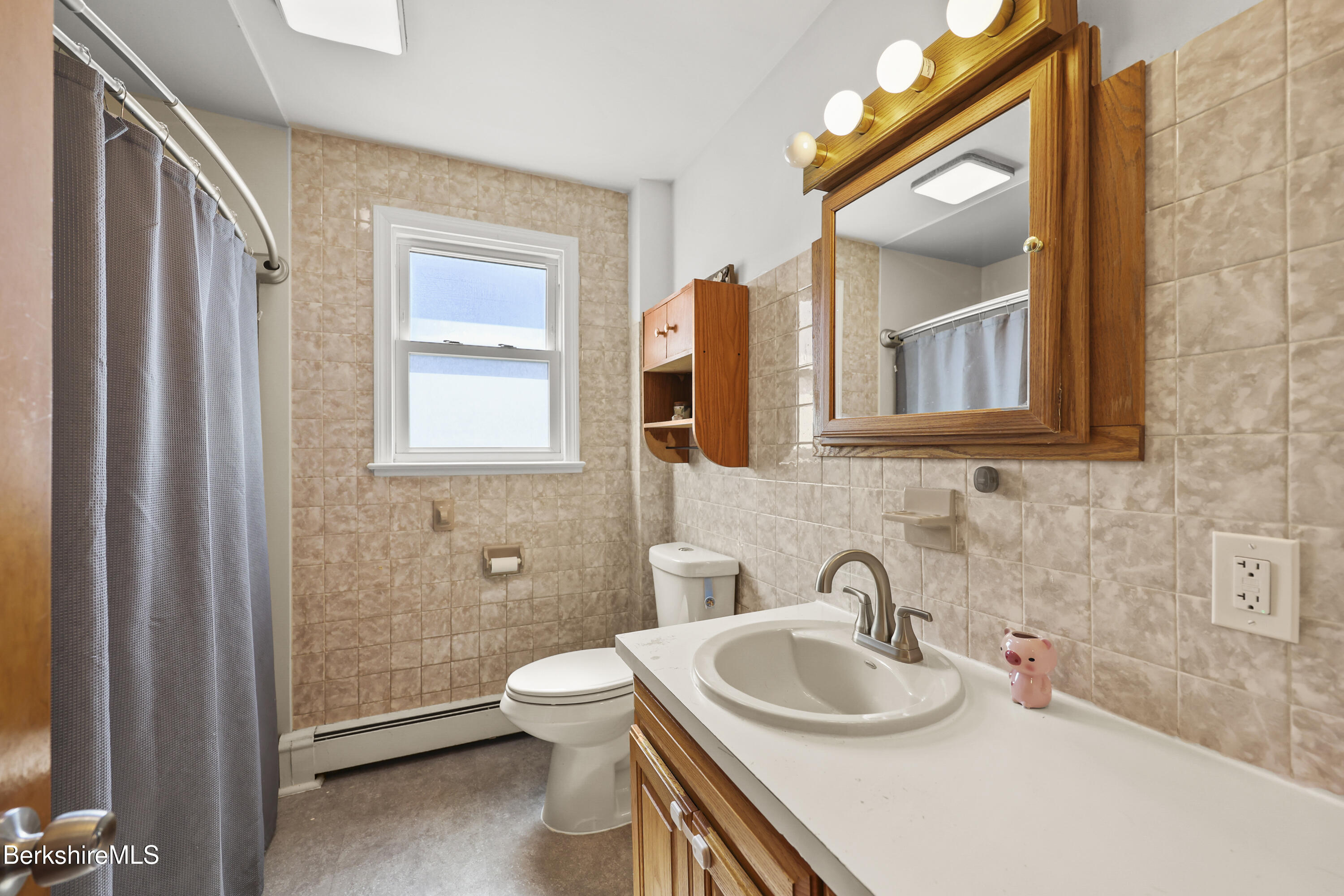 8 Alba Avenue Pittsfield, MA 01201 - Photo 25 of 36 Bathroom