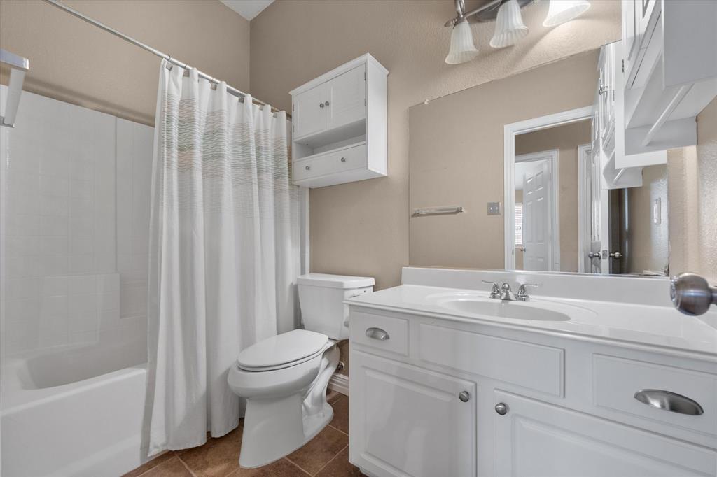 1109 Nighthawk Road Fort Worth, TX 76108 - Photo 15 of 23 Secondary Bath