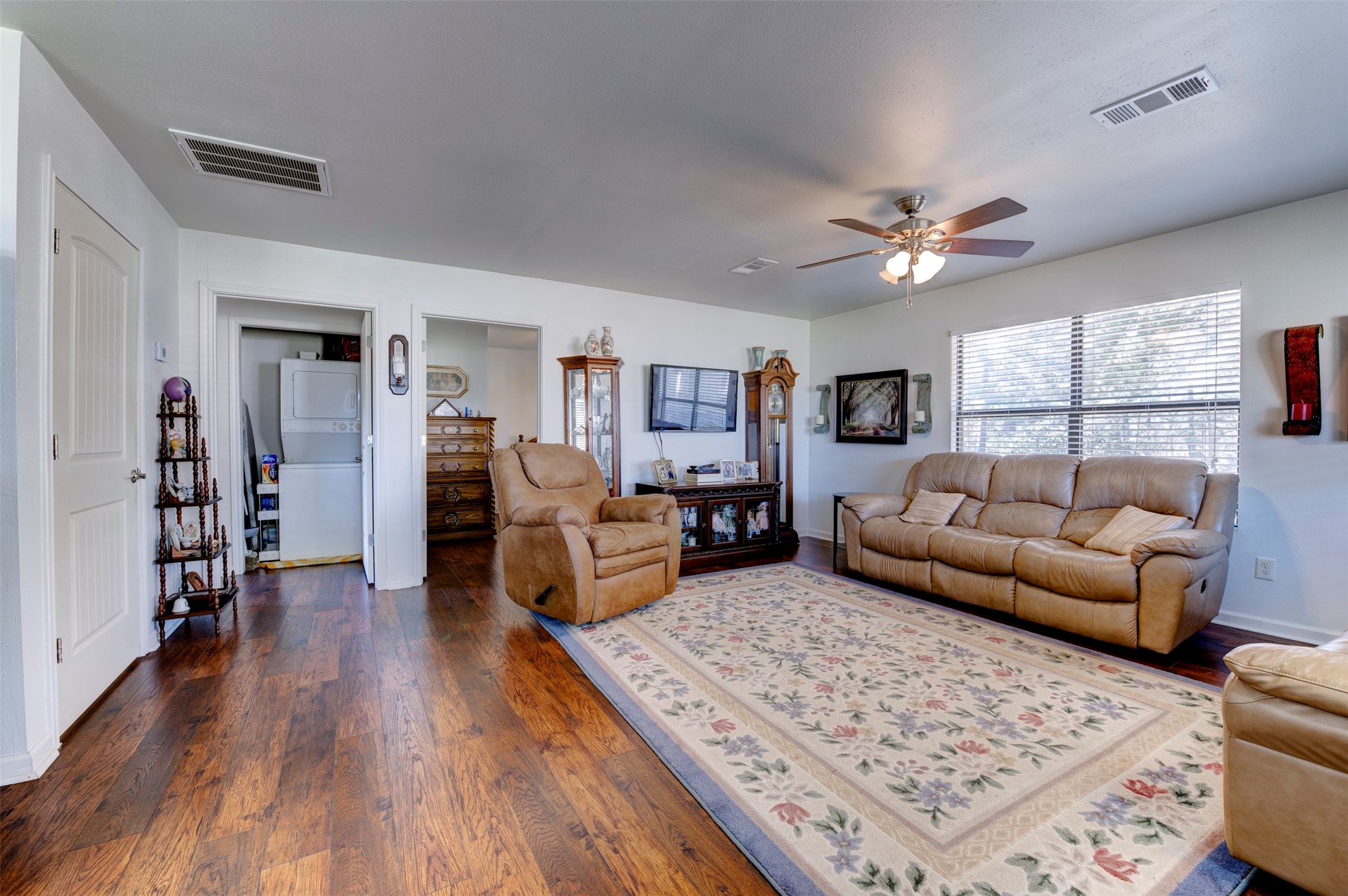 1664 Farm To Market 1010 Road Cleveland, TX 77327 - Photo 31 of 50 a living room with furniture rug and window