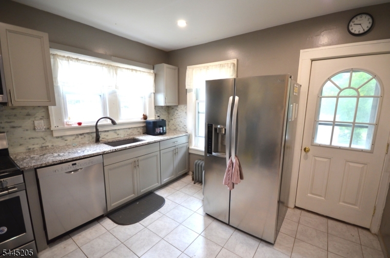 613 Ripley Place Westfield, NJ 07090 - Photo 3 of 11