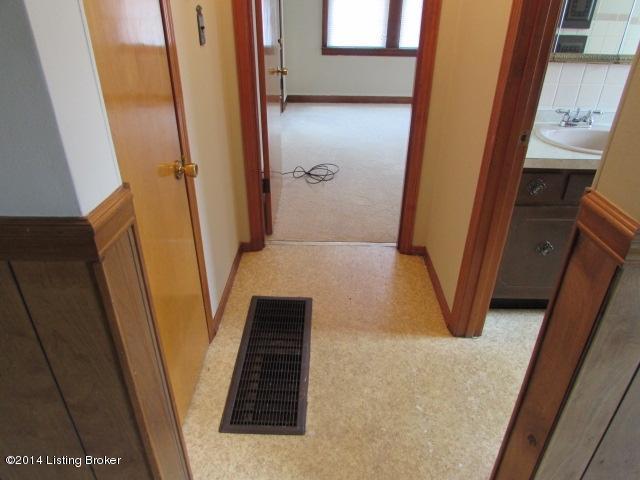 3318 Fern Lea Road Louisville, KY 40216 - Photo 8 of 19 Hallway