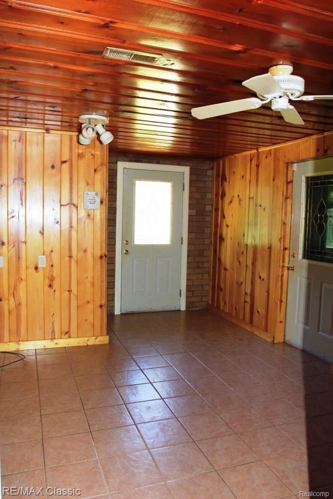 3138 Ray Road Holly, MI 48442 - Photo 10 of 20 rec room.JPG