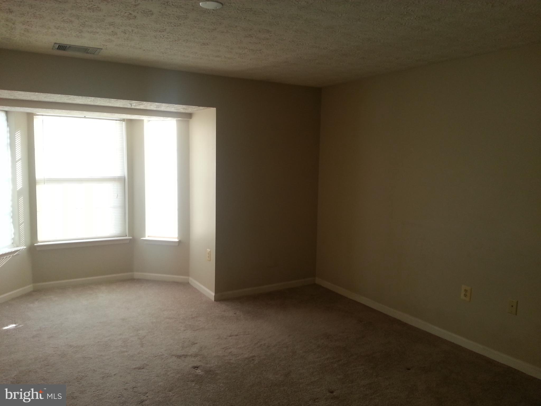 8941 Town Center Circle, Unit 2307 Upper Marlboro, MD 20774 - Photo 4 of 4 an empty room with a window