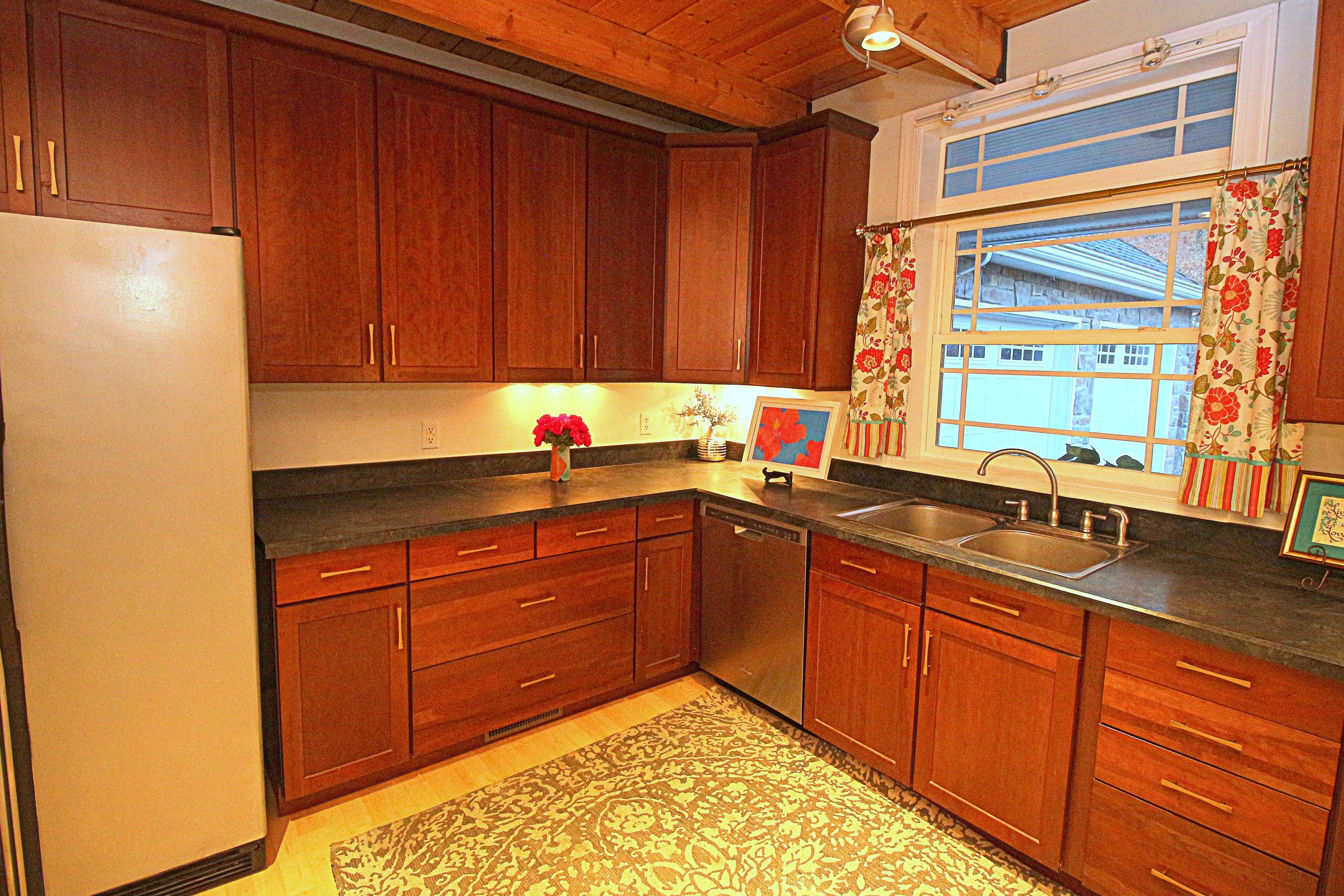 4531 Rhea Ridge Drive Blacksburg, VA 24060 - Photo 12 of 63 IMG_3825