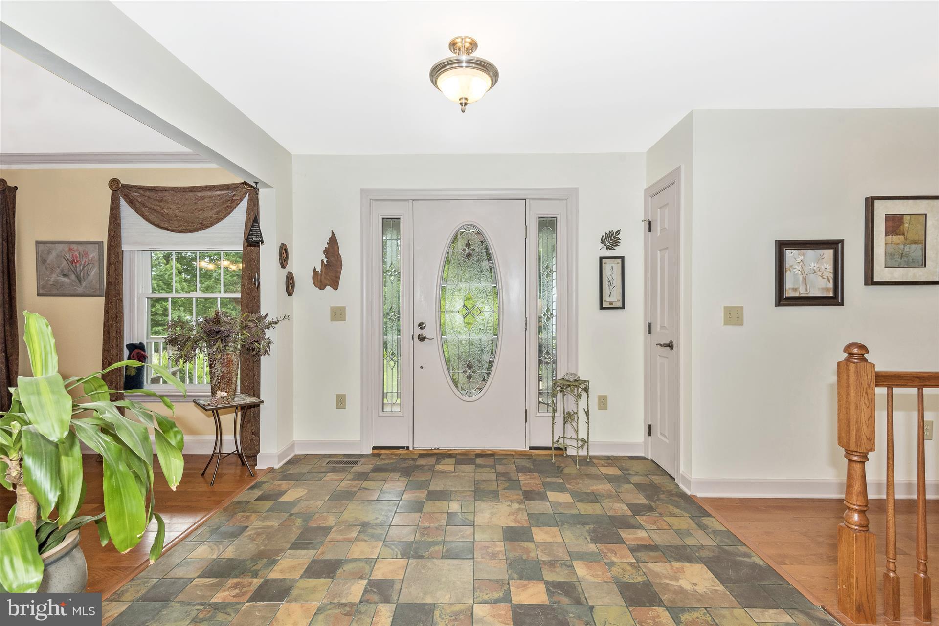 2445 Chestnut Grove Road Sharpsburg, MD 21782 - Photo 4 of 30 Eye catching foyer