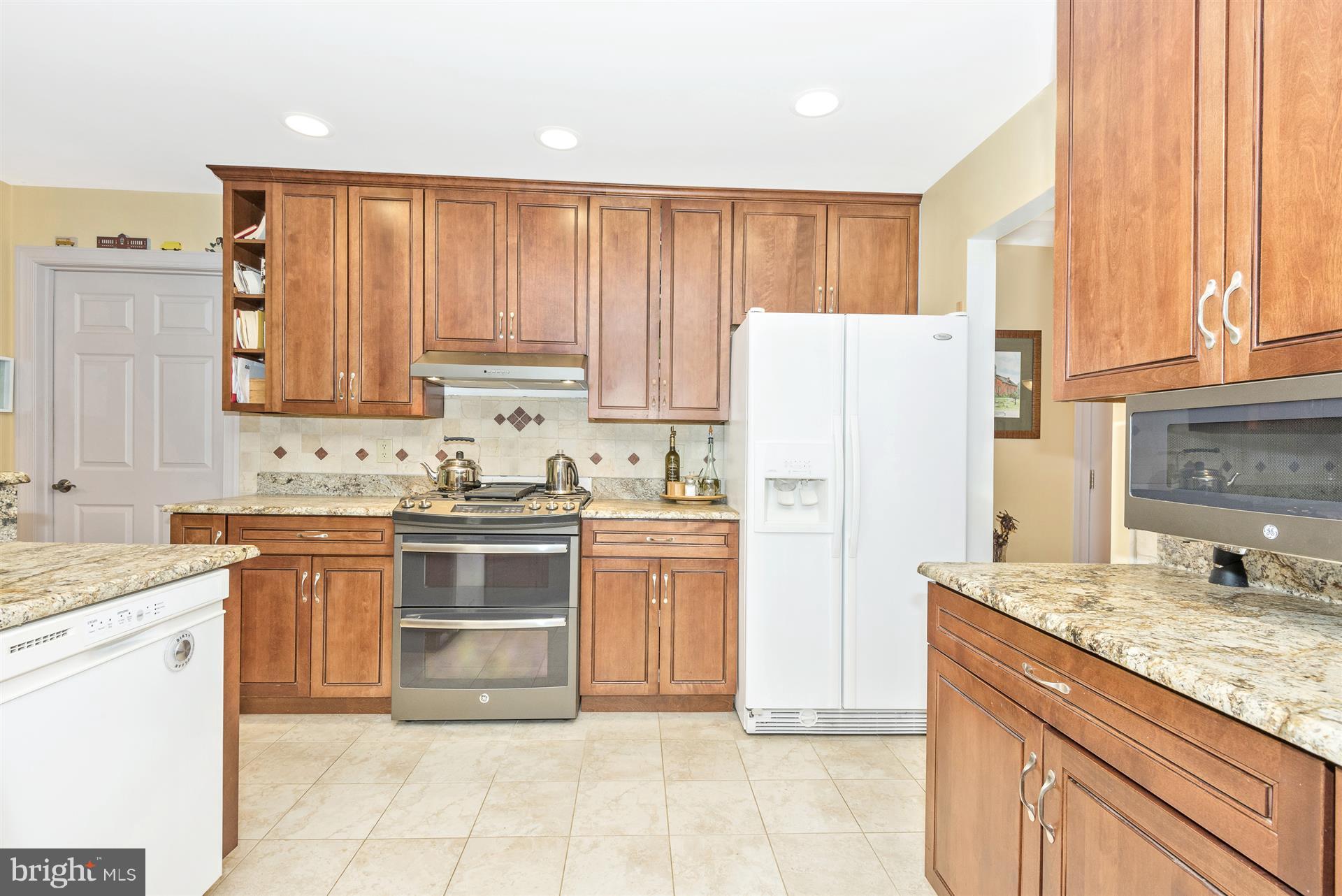 2445 Chestnut Grove Road Sharpsburg, MD 21782 - Photo 7 of 30 Another view of the Kitchen