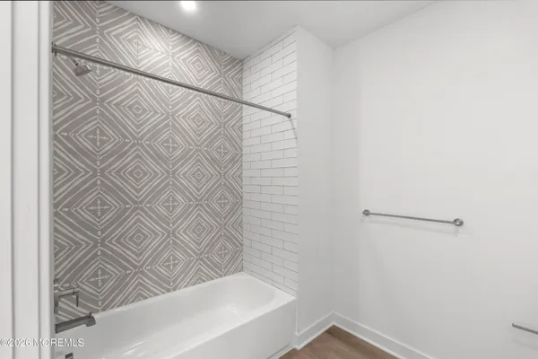 $2,677 | 180 Morris Avenue, Unit 304, Long Branch, NJ 07740