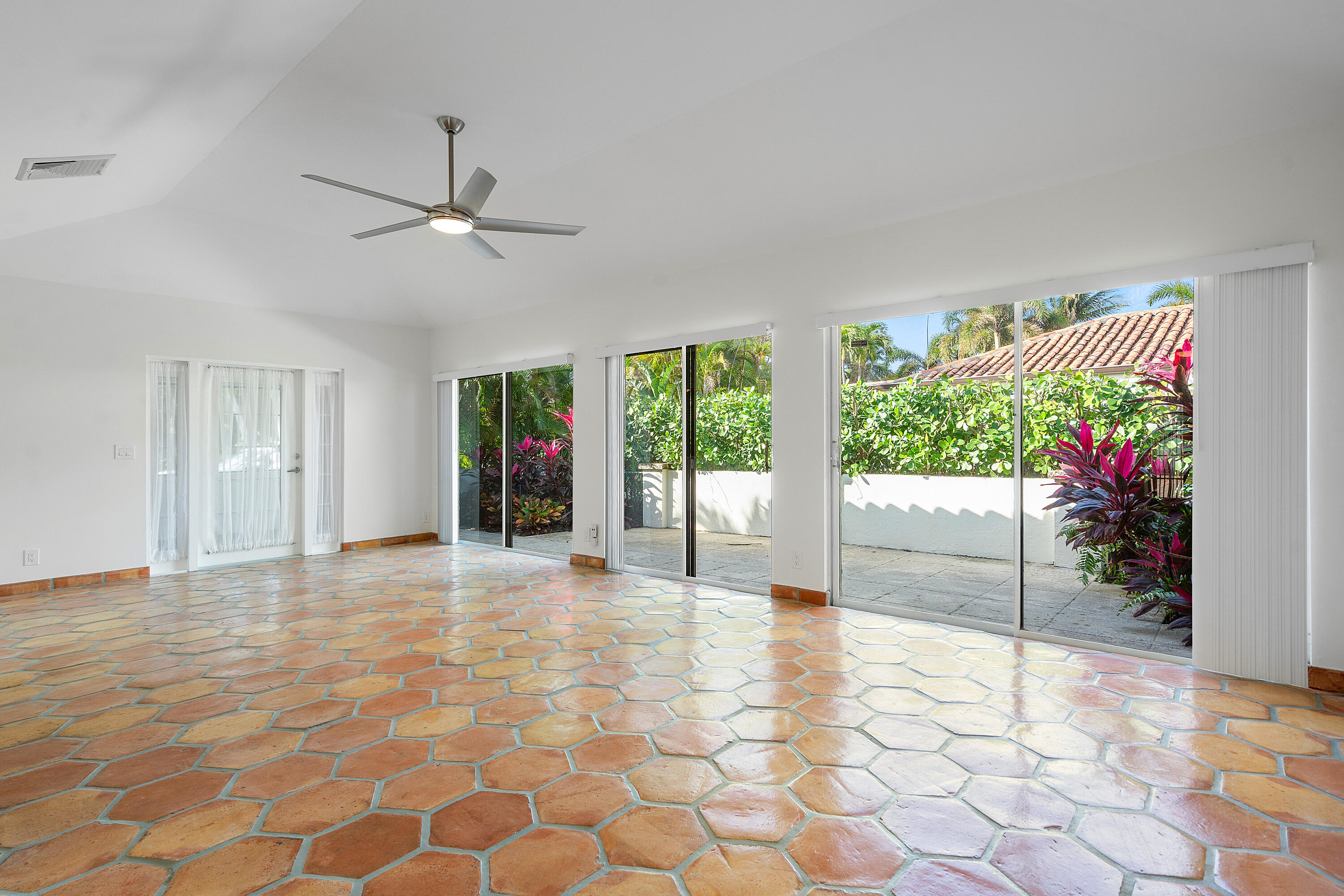 6 Little Pond Road Lake Worth, FL 33462 - Photo 17 of 38 016-6LittlePondRoad-Manalapan-FL-33462-F