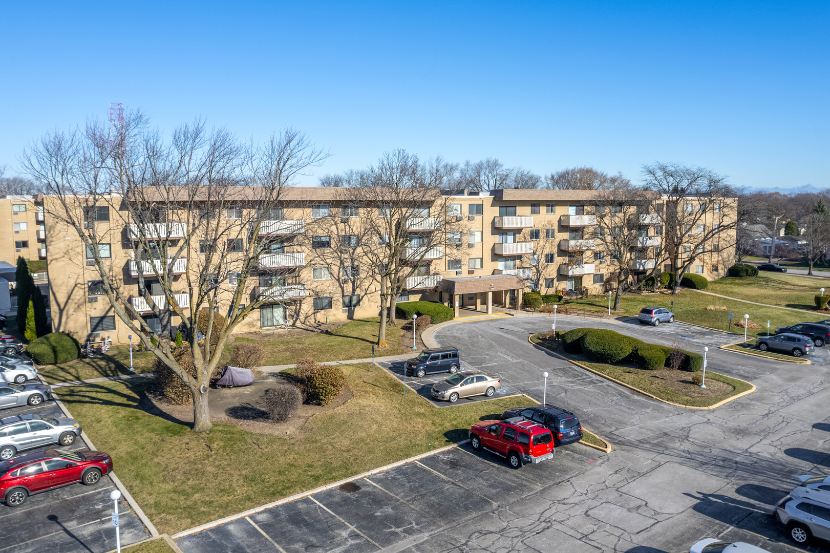 280 North Westgate Road, Unit 329 Mount Prospect, IL 60056 - Photo 2 of 2 a view of yard with patio