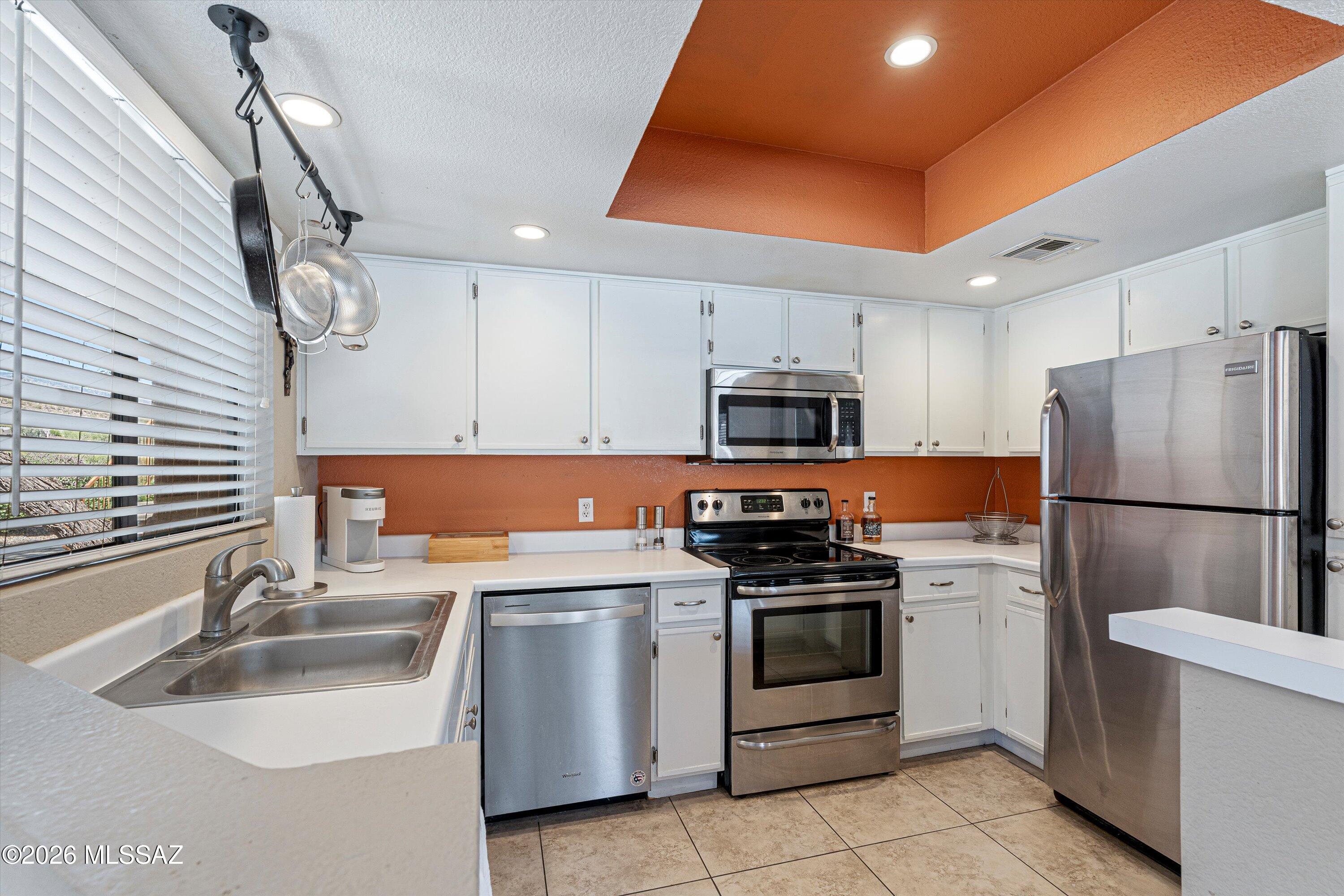 7255 East Snyder Road, Unit 4105 Tucson, AZ 85750 - Photo 3 of 24 Kitchen