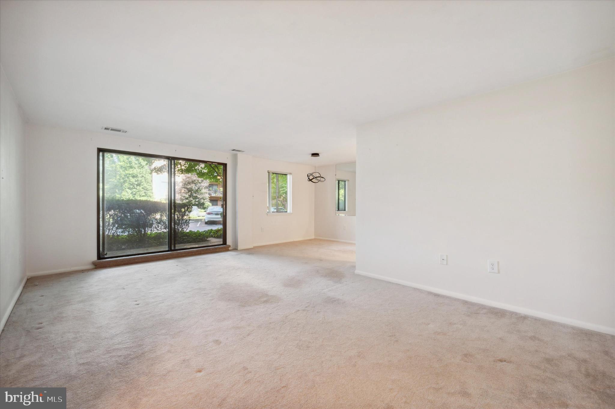 501 North Providence Road, Unit 118 Media, PA 19063 - Photo 4 of 15 Living Room