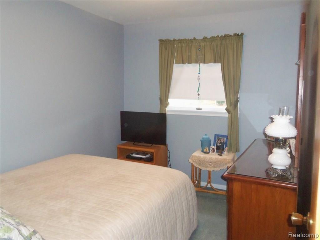 2262 Peppermill Road Lapeer, MI 48446 - Photo 12 of 21 100_6714.jpg