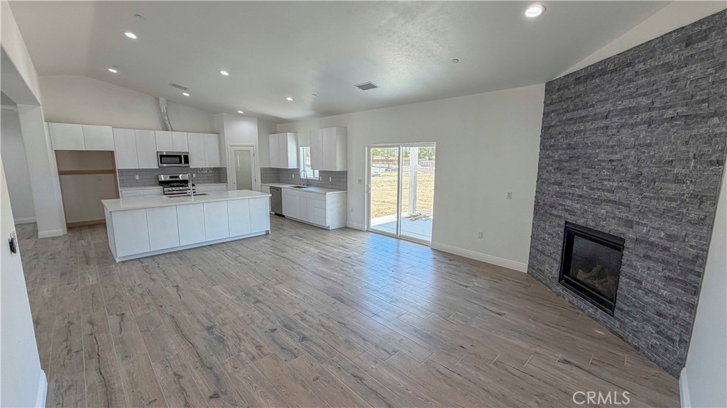 14416 Ricaree Road Apple Valley, CA 92307 - Photo 6 of 32