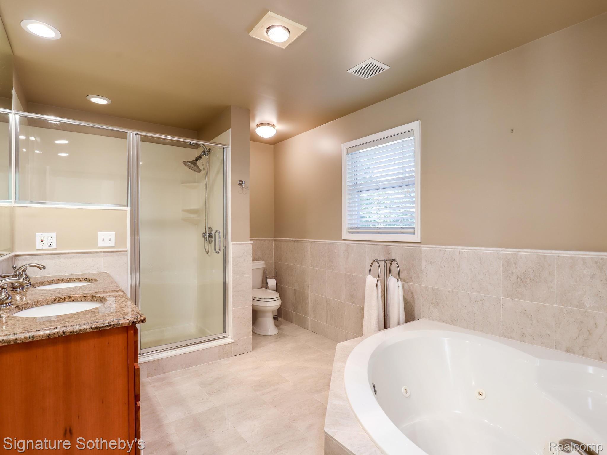 2695 Yorkshire Road Birmingham, MI 48009 - Photo 27 of 37 28.jpg