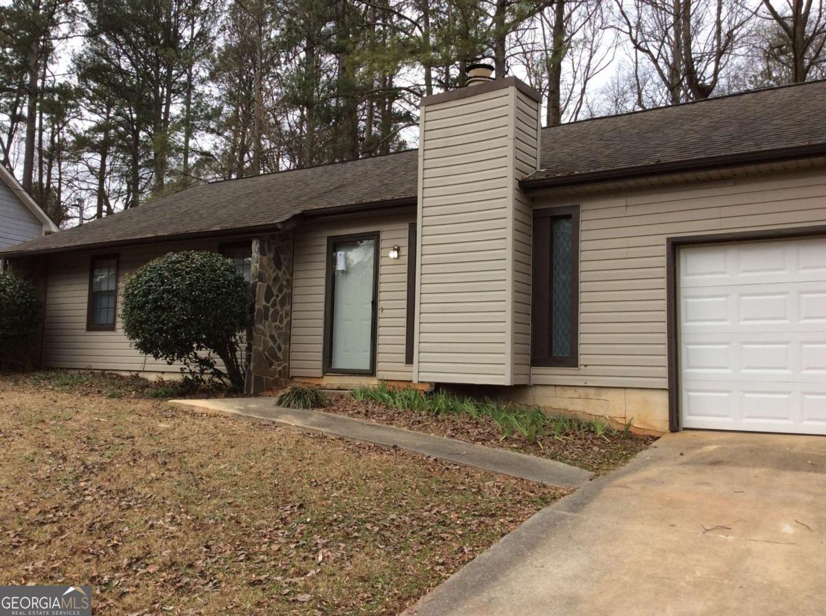 a view of a house with a yard and garage