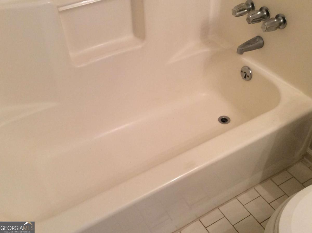 106 Richard Way Stockbridge, GA 30281 - Photo 11 of 15 a bathroom with a bathtub