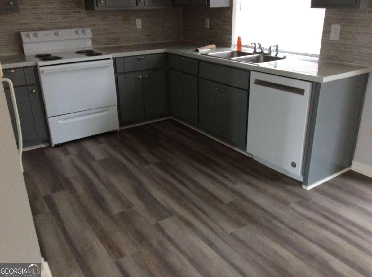 106 Richard Way Stockbridge, GA 30281 - Photo 4 of 15 a kitchen with a sink and cabinets