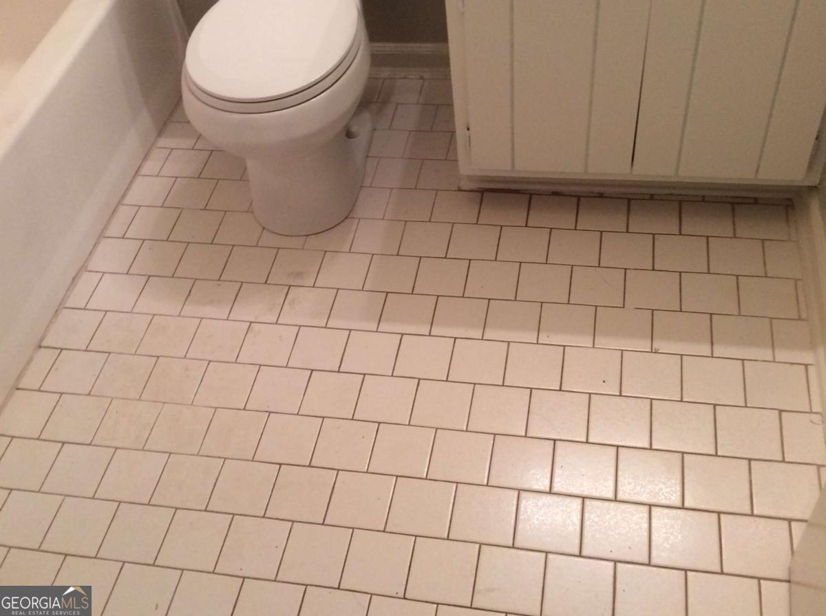 106 Richard Way Stockbridge, GA 30281 - Photo 10 of 15 a bathroom with a white toilet and a sink