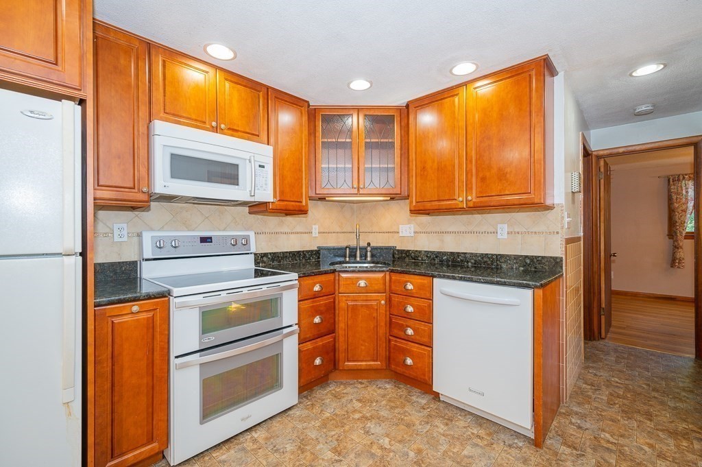 5 Carter Road Worcester, MA 01609 - Photo 8 of 26 Gallery Image 8
