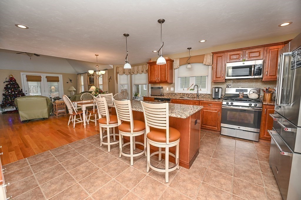 5 Renaissance Circle, Unit 5 Salem, NH 03079 - Photo 3 of 41