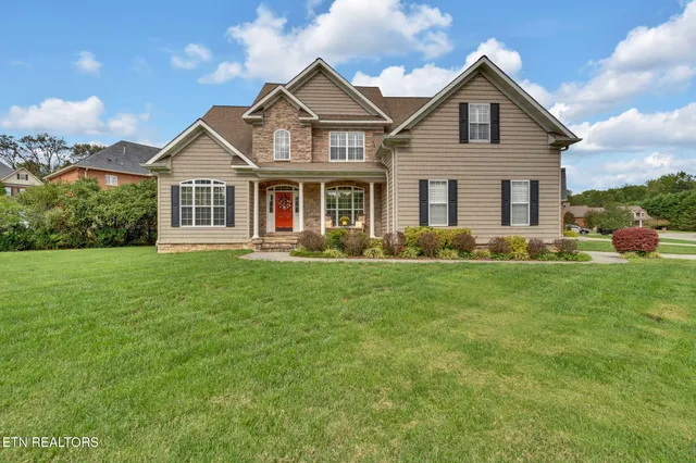 $749,500 | 424 Ross Springs Drive, Maryville, TN 37803