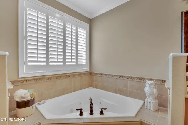 $749,500 | 424 Ross Springs Drive, Maryville, TN 37803