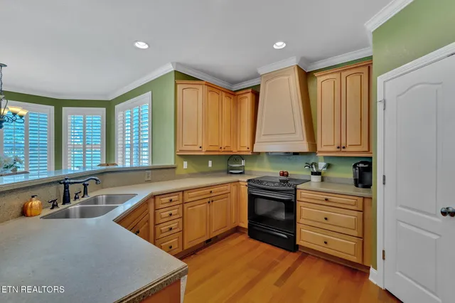 $749,500 | 424 Ross Springs Drive, Maryville, TN 37803