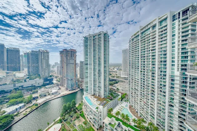 a view of an outdoor space