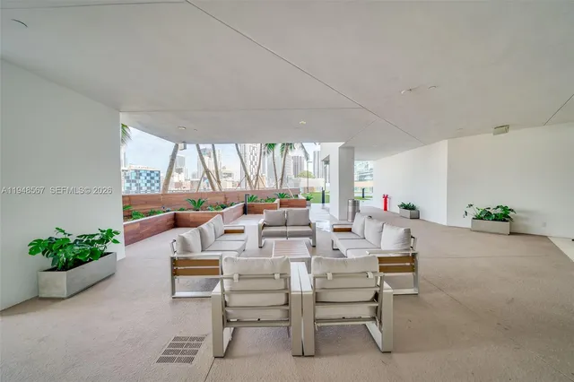 $2,900 | 350 South Miami Avenue, Unit 3408, Miami, FL 33130