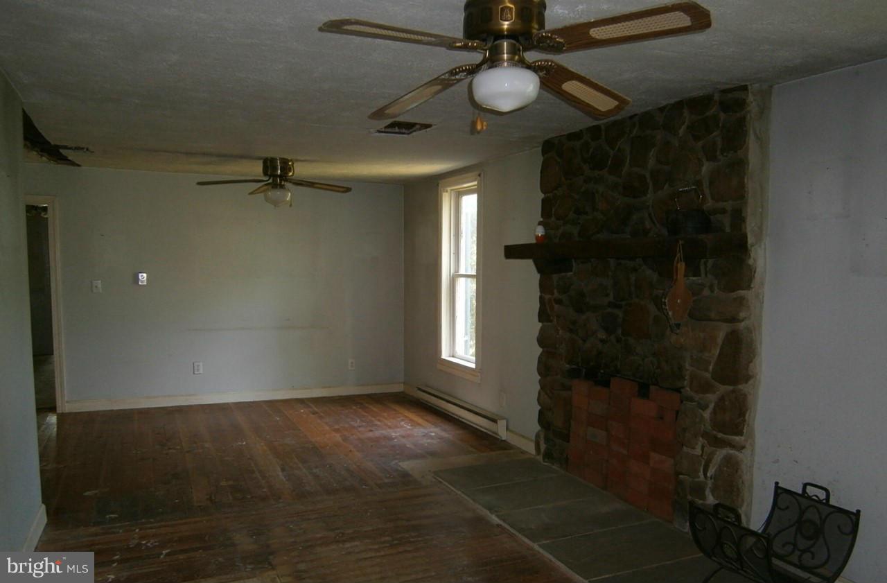 21603 Ridenour Road Boonsboro, MD 21713 - Photo 3 of 19 Living Room