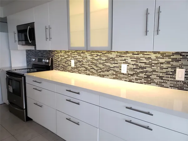 $2,400 | 100 Golden Isles Drive, Unit PH7, Hallandale Beach, FL 33009