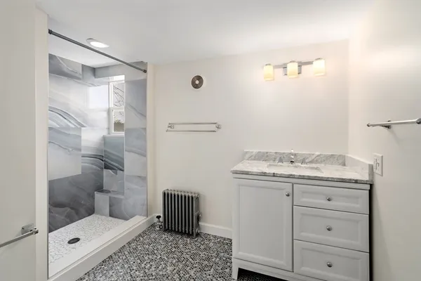 $3,800 | 157 Lake Avenue, Worcester, MA 01604