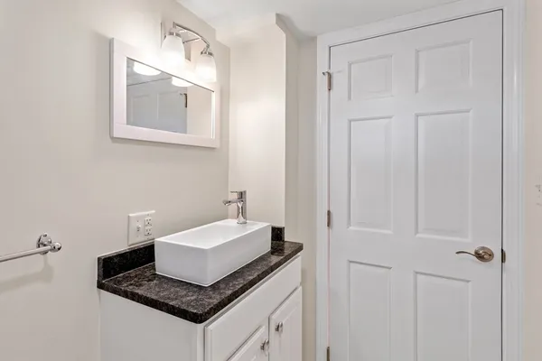 $3,800 | 157 Lake Avenue, Worcester, MA 01604