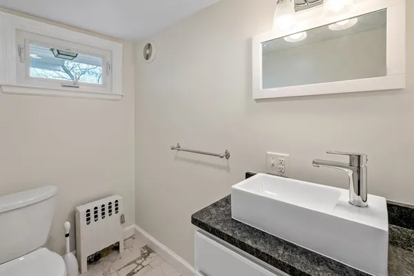 $3,800 | 157 Lake Avenue, Worcester, MA 01604