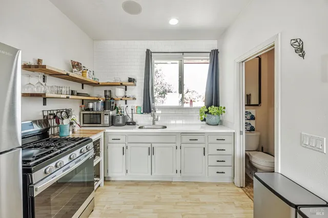 $1,850,000 | 4100 Bisordi Lane, Fulton, CA 95439