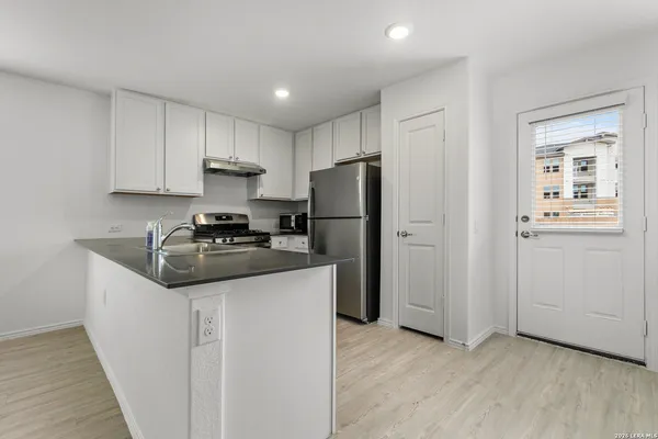 $1,625 | 10507 Padron Bend, San Antonio, TX 78224
