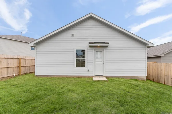 $1,625 | 10507 Padron Bend, San Antonio, TX 78224