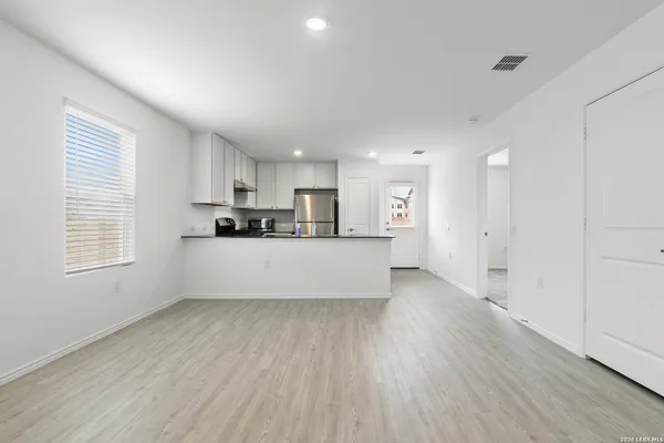 $1,625 | 10507 Padron Bend, San Antonio, TX 78224