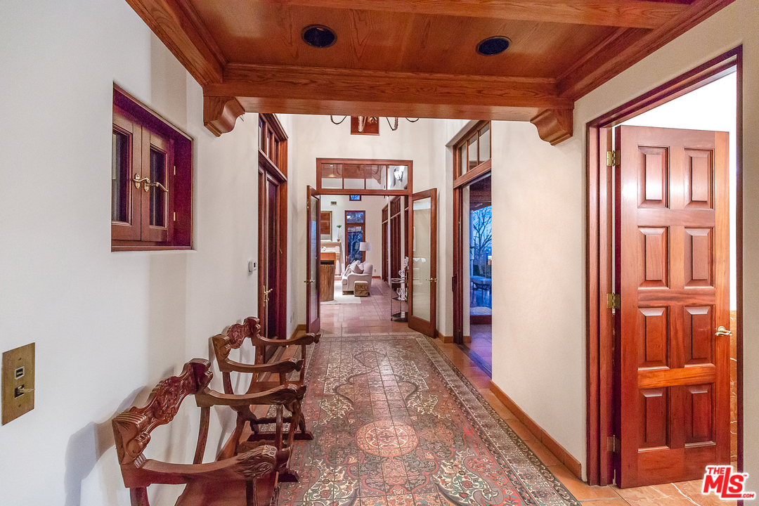 1381 Summitridge Drive Beverly Hills, CA 90210 - Photo 24 of 53