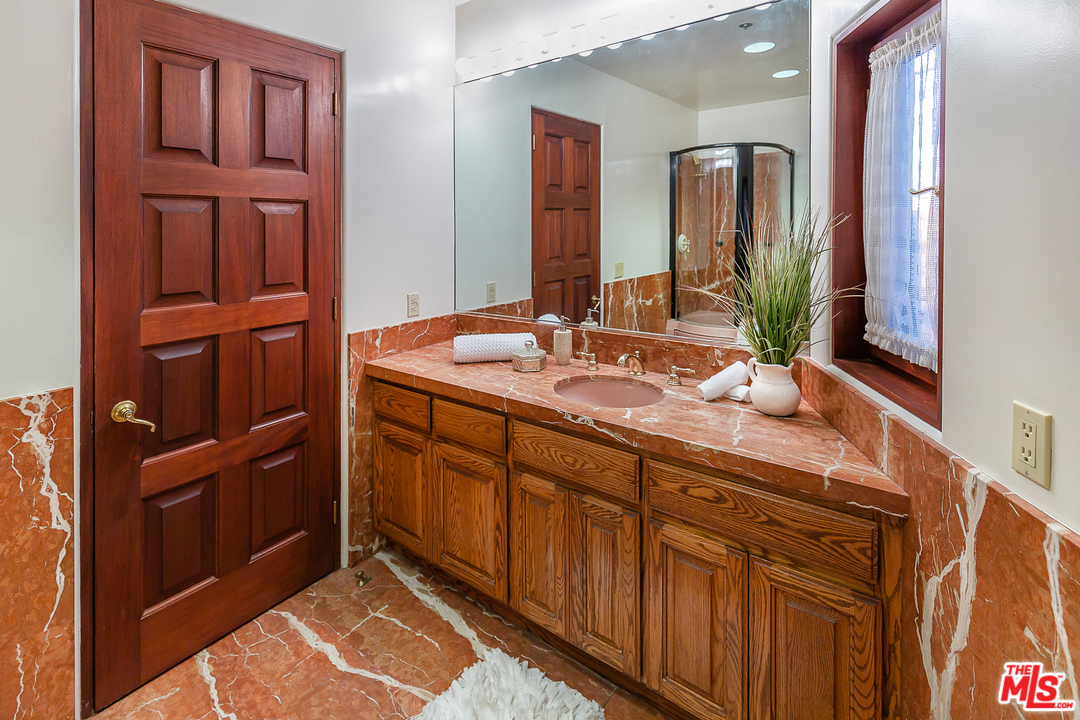 1381 Summitridge Drive Beverly Hills, CA 90210 - Photo 27 of 53