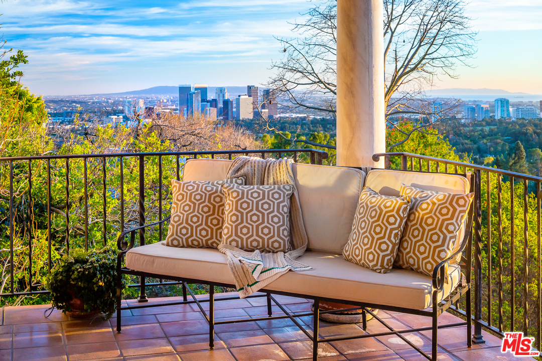 1381 Summitridge Drive Beverly Hills, CA 90210 - Photo 4 of 53