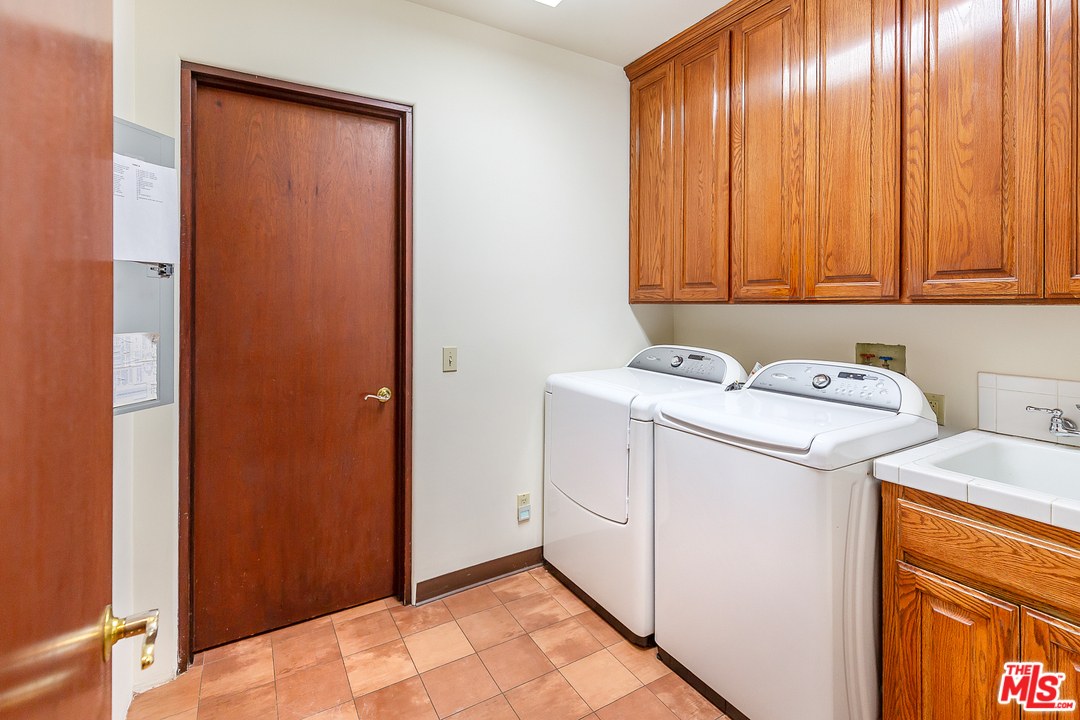 1381 Summitridge Drive Beverly Hills, CA 90210 - Photo 47 of 53